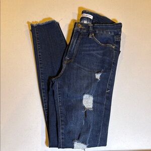 Good American Blue Skinny Jeans with Distressed Details